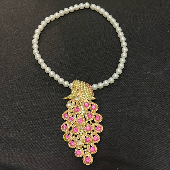 Versatile Stretchy Faux Pearls & Peacock Charm Hand Design Necklace and Pendant - Picture 3 of 17